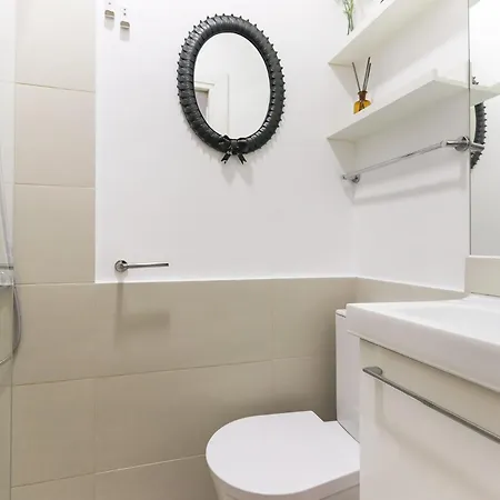 Santos Tiny By Homing * Lisboa